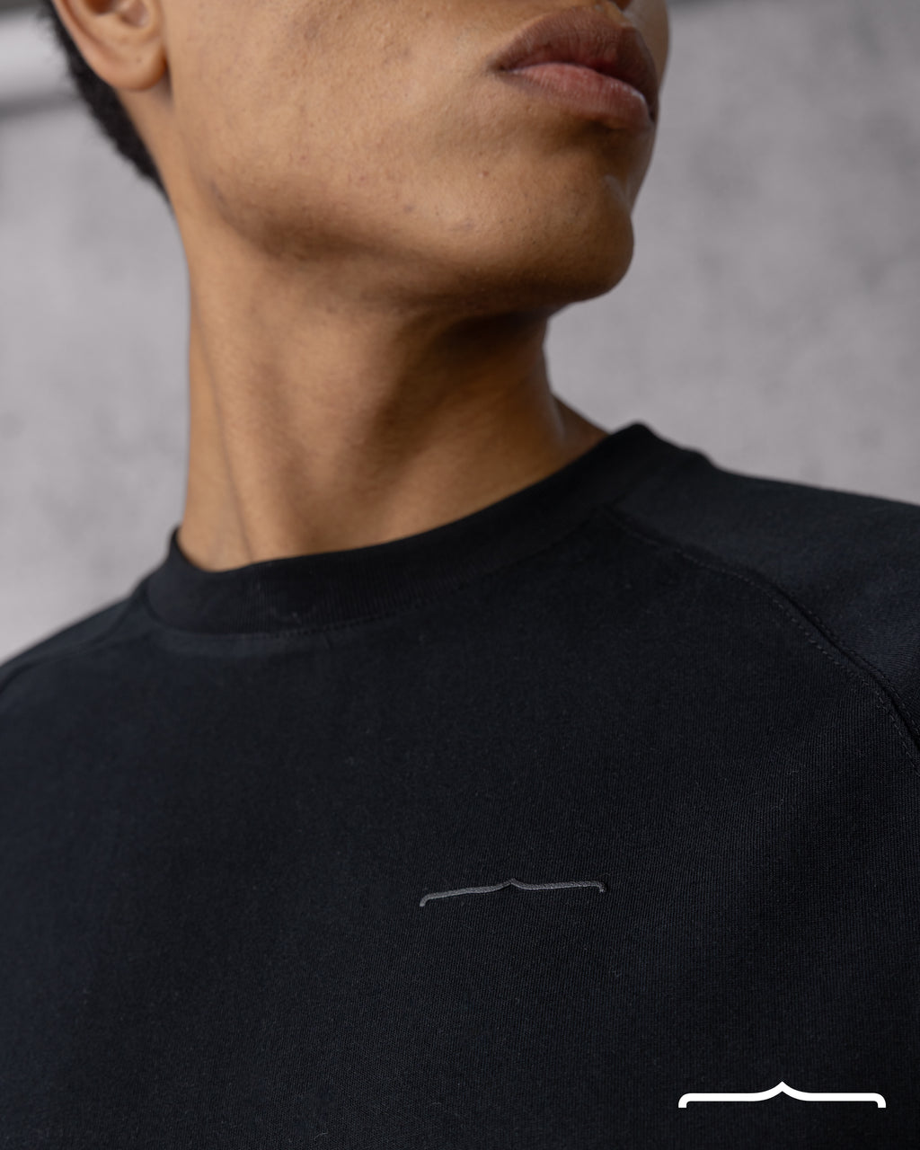 Raglan Rubber Icon in Regular Fit in Black