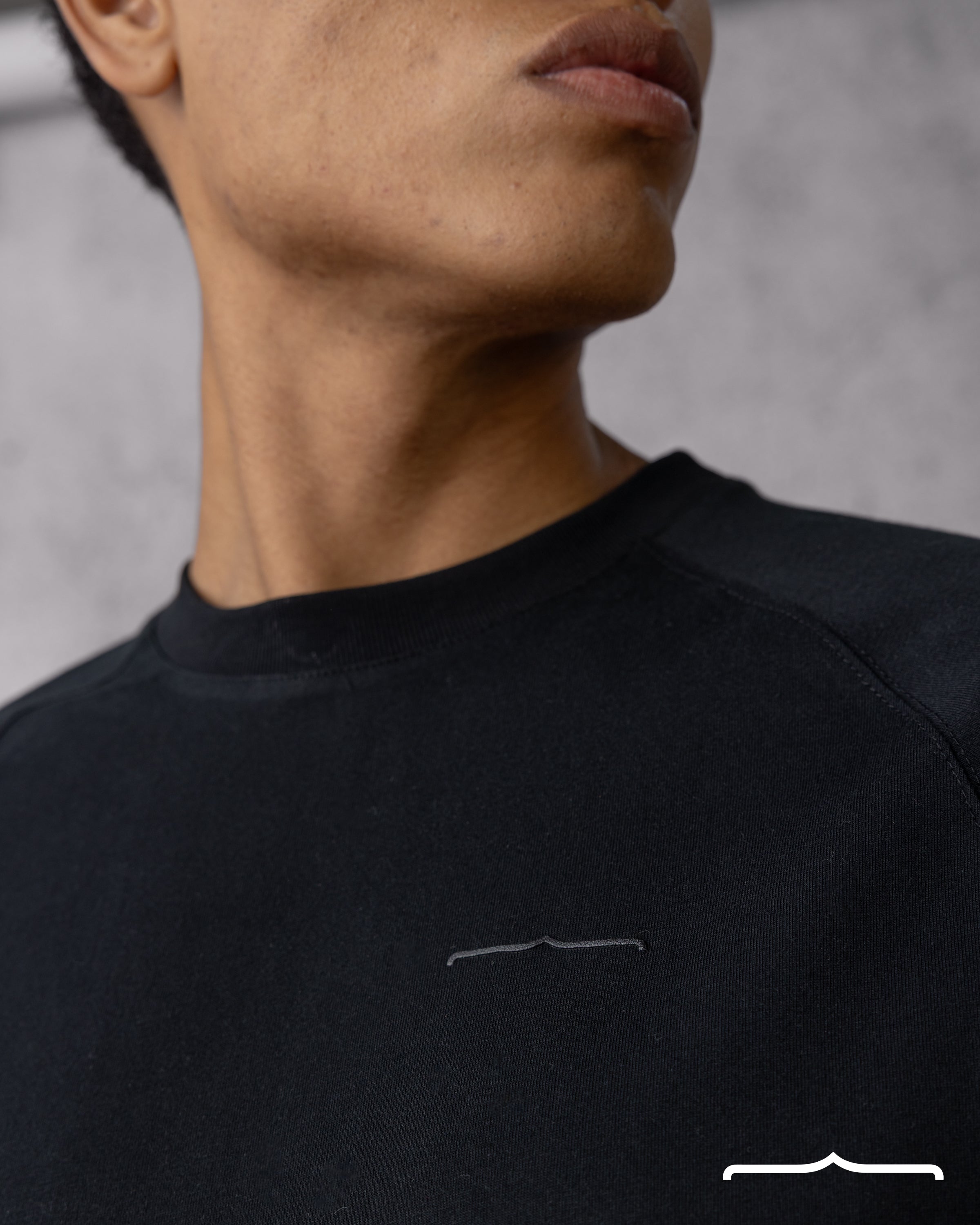 Raglan Rubber Icon in Regular Fit in Black