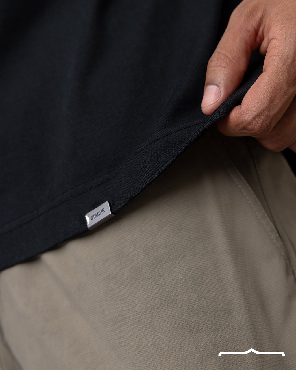 Raglan Rubber Icon in Regular Fit in Black