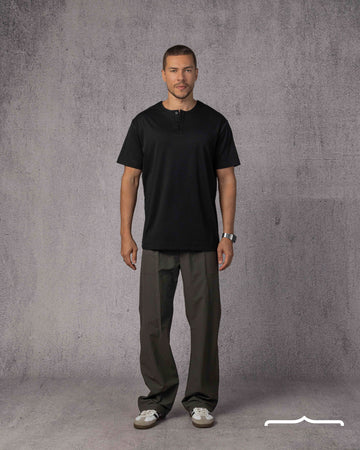 Henely T-shirt in Black