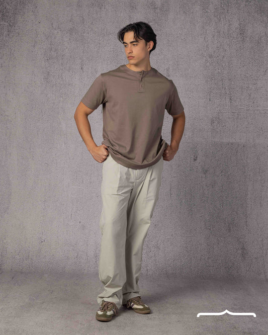 Henely T-shirt in Brown