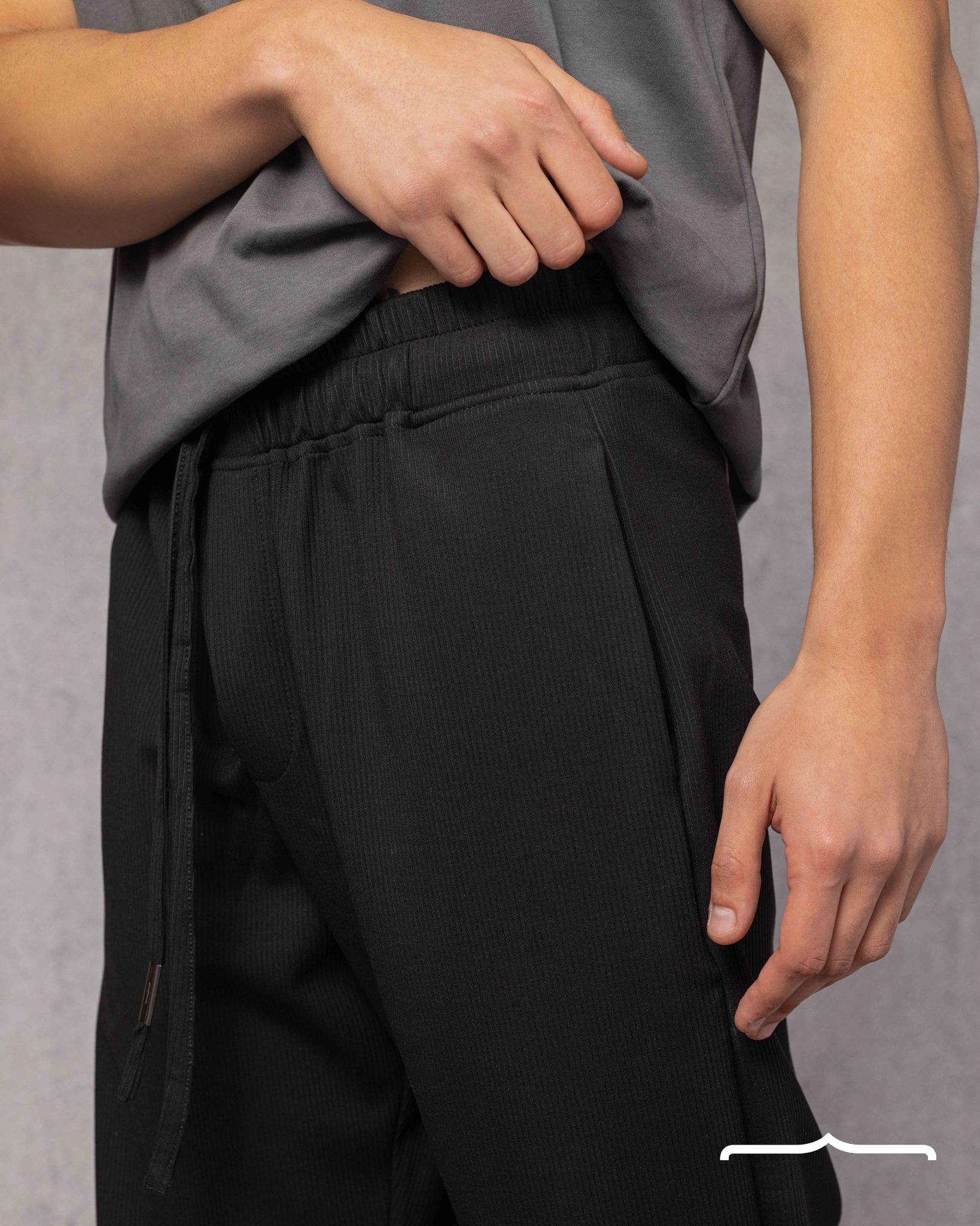 Textured pants volume 4 in Black