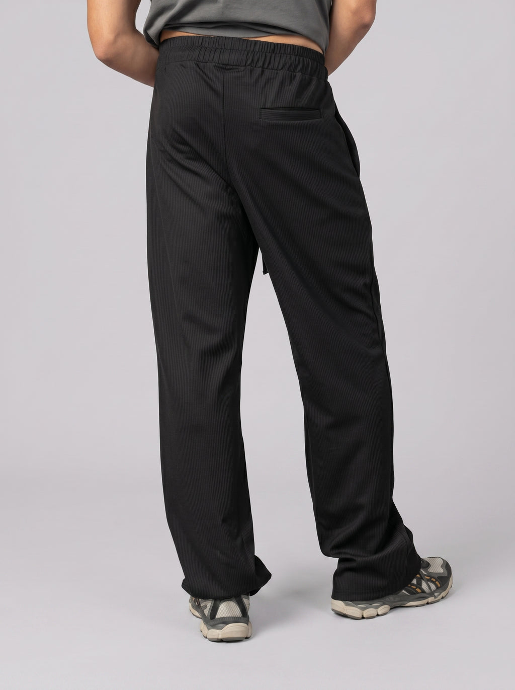 Textured pants volume 4 in Black