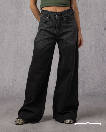 Raw Edge Jeans in Black