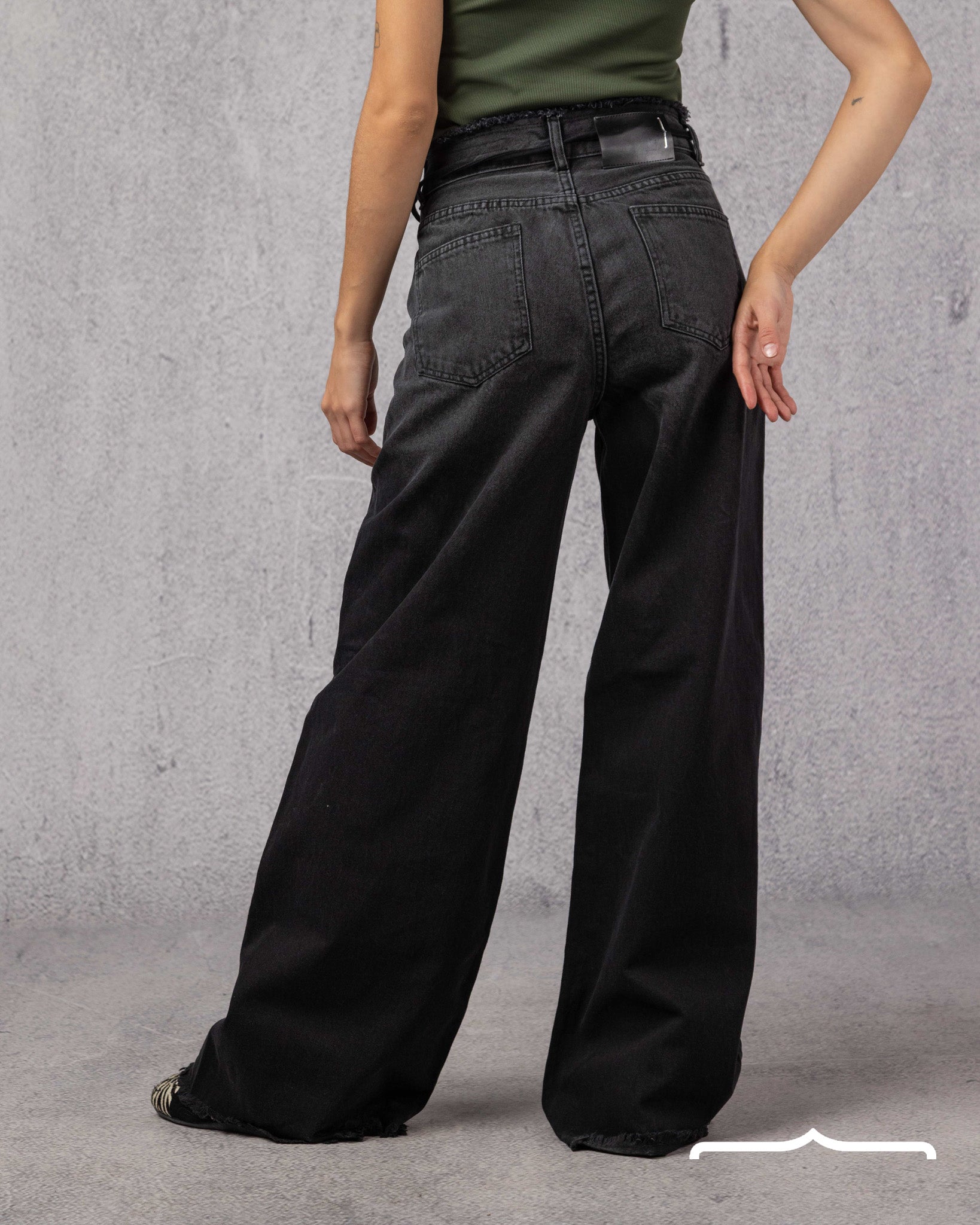 Raw Edge Jeans in Black